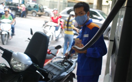 Một lít xăng đang cõng 4 loại thuế, 3 loại phí