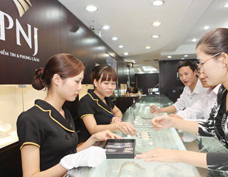 Doanh nghiệp thu hẹp biên độ mua bán vàng