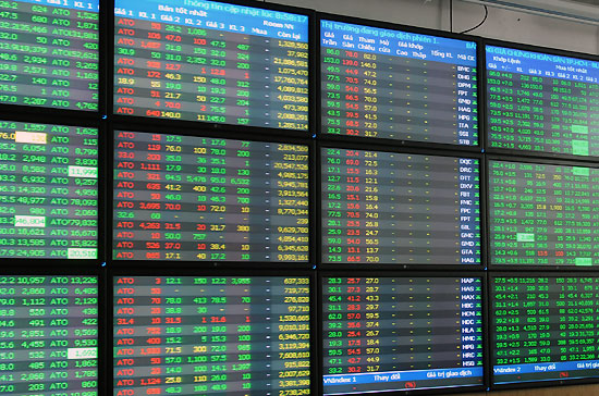 VN-Index tiếp tục tăng, HNX-Index quay đầu tăng 1%