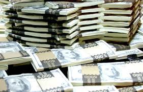 Nhiều ngân hàng đã mua bán USD vượt trần quy định