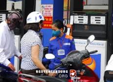 Thuế xăng giảm còn 18% từ hôm nay