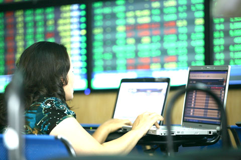  VN-Index lấy lại mốc 500 điểm