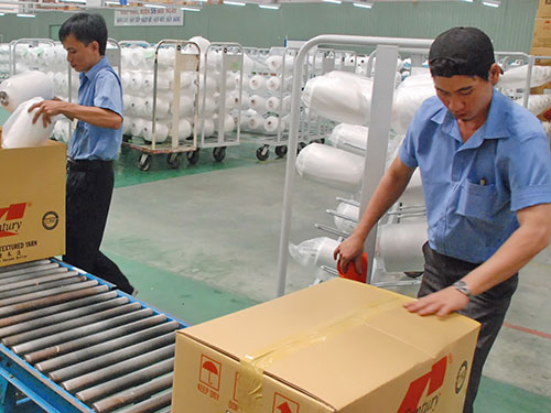 Đóng gói sản phẩm tại Công ty CP Sợi Thế Kỷ (huyện Củ Chi, TP HCM)Ảnh: TẤN THẠNH Đóng gói sản phẩm tại Công ty CP Sợi Thế Kỷ (huyện Củ Chi, TP HCM)Ảnh: TẤN THẠNH